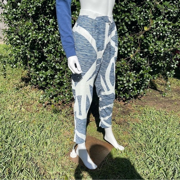 Akira Tapered Leg Printed Cropped Relaxed Fit Trousers - Picture 3 of 9